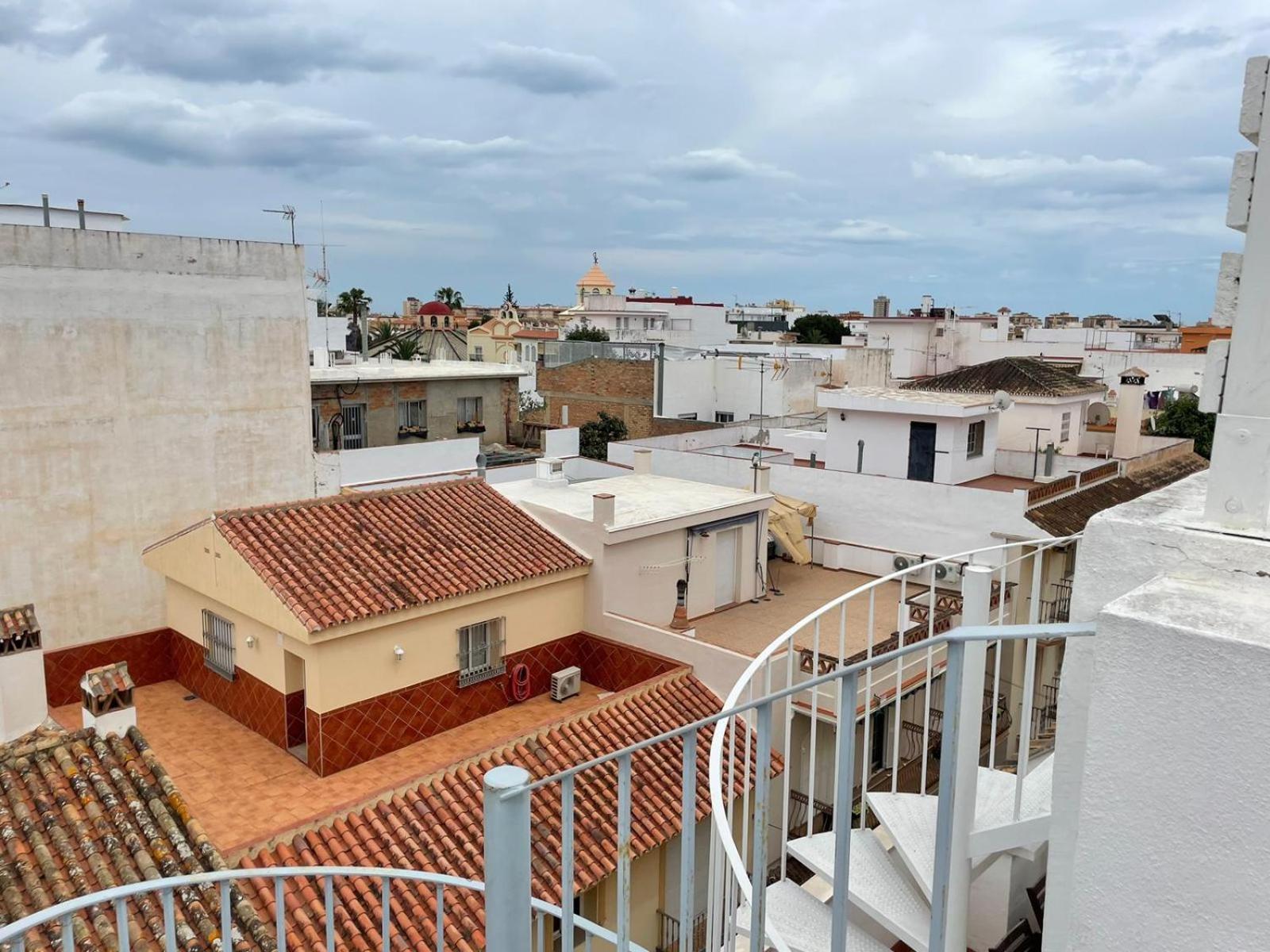 Apartment Lets In The Sun - Clavel Fuengirola
